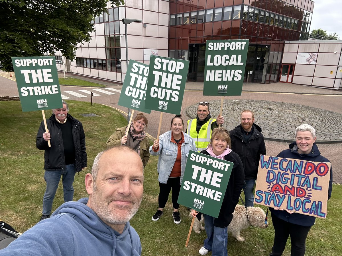 MarkLygo's tweet photo. Standard in solidarity with @NUJofficial @bbcnewcastle we want local news heard, it’s all about communities &amp; people. (Now off to see my daughter @NewcastleUniAFC ) @BBCOxford #NUJBBCstrike #KeepBBCLocalRadioLocal #yourvoicematters #storytelling #shareyourstory https://t.co/YSdmBHvHbP