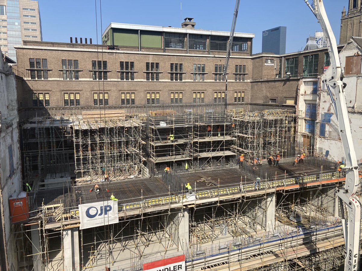 hermineke's tweet photo. De bouw van The Post Rotterdam begint al vorm te krijgen. En wat een uitzicht zal dat zijn vanuit de kraan
https://t.co/EEBofHFzS1 https://t.co/yMDUbfhp0q