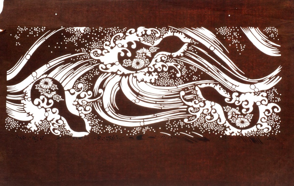 It's #WorldOceansDay and we are featuring #katagami stencils depicting the Great Wave. Turbulent water is often used as a metaphor for difficulties. The 2nd includes floating gourds, travelling with seeds, representing triumph over adversity. #OceansMW