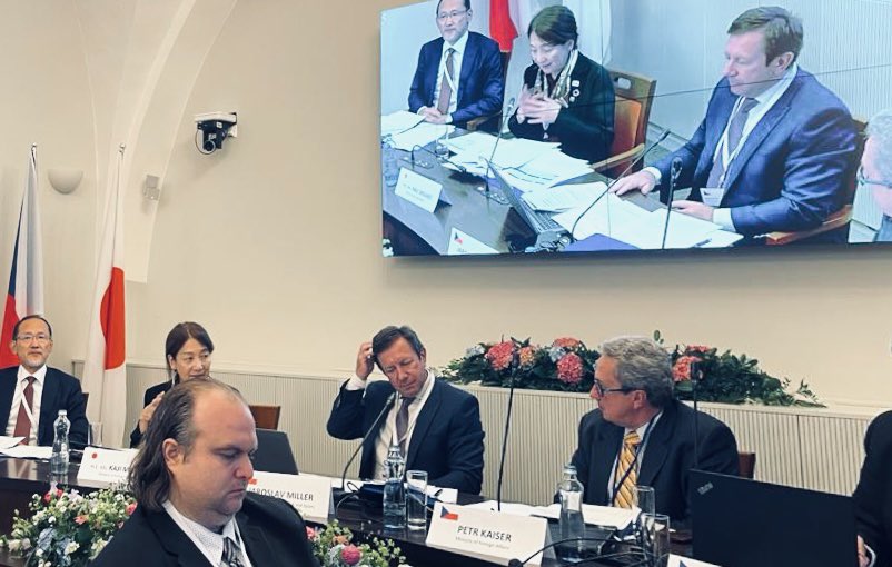 PetrKaiser7's tweet photo. 5th 🇨🇿,🇯🇵 intergovernmental RDI   consultations started today in Prague to identify possibilities for expanding partnerships in areas such as nano/advanced materials, quantum computing, nuclear technologies. Proposals regarding research mobility and joint projects are  analyzed. https://t.co/A4n0jooMAz