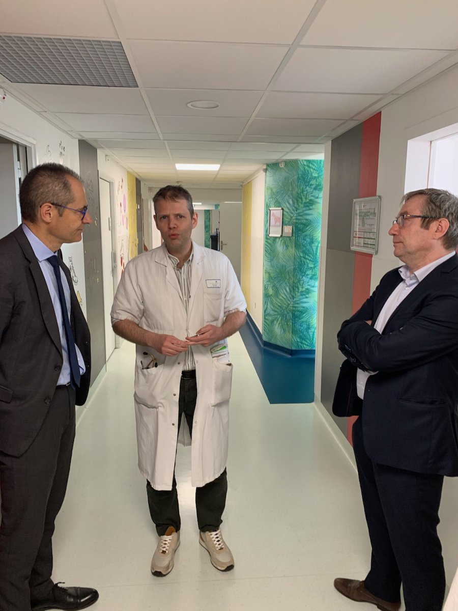 GhtPlaine's tweet photo. Après #Gonesse hier, le directeur de l'offre de soins de l'@ARS_IDF Arnaud @CorvaisierARSIF était ce matin à l'hôpital de #SaintDenis pour une visite des services de pédiatrie, de médecine et des urgences suivie d'une réunion de travail sur les enjeux de santé du territoire. https://t.co/sCFNQrjjpJ