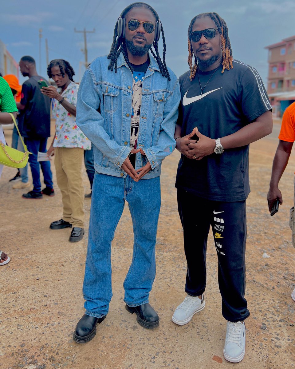 mellojnr_'s tweet photo. Do you see what i see in this picture? ๐
Cc: @samini_dagaati @officialzackgh
#zackgh #ShineEp #Samini https://t.co/34R4O9jnSQ