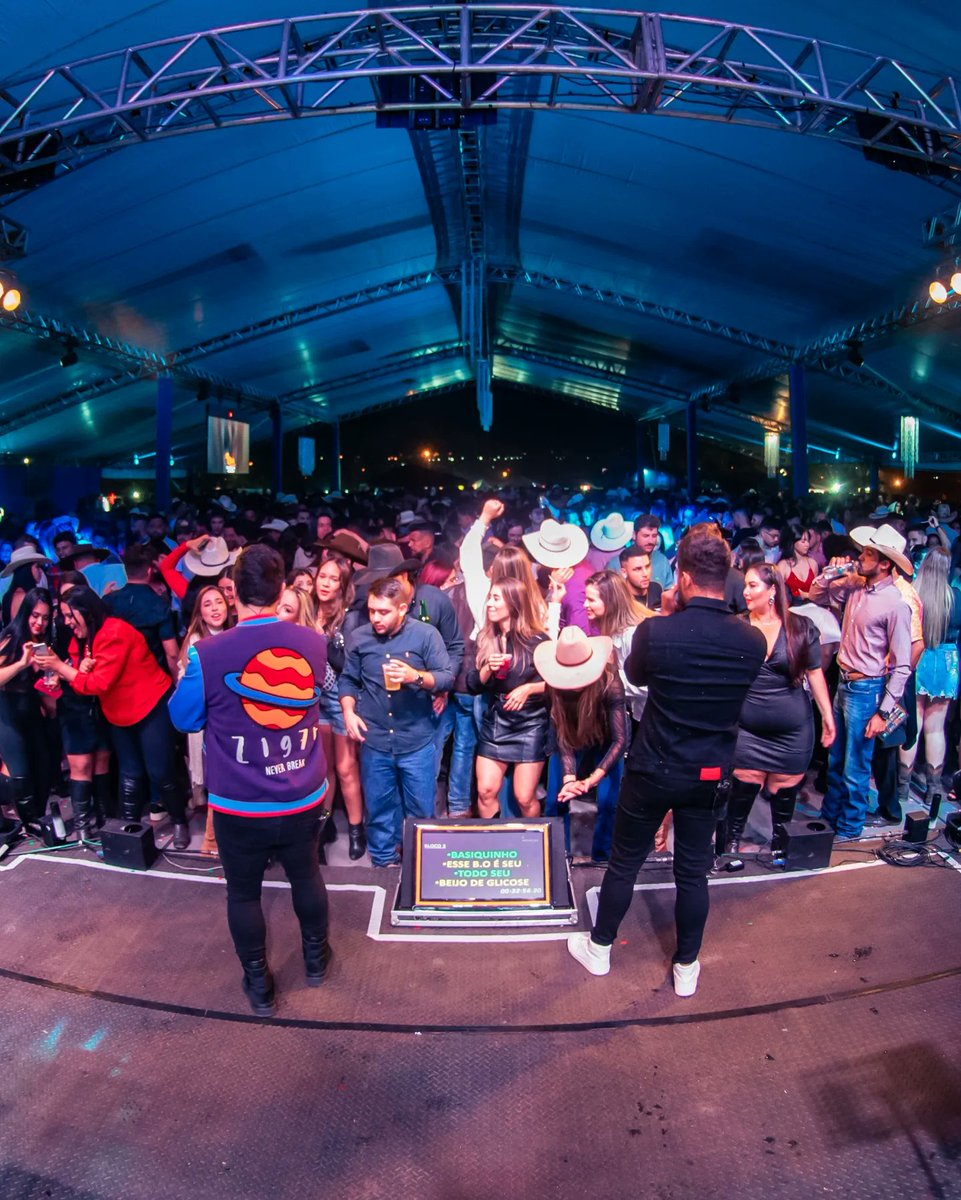 duplalerreal's tweet photo. Obrigadooo SÃO LUIS DE MONTES BELOS - GO ❤️

Foi lindo demais cantar pra vcs. Até a próxima se #PapaiDoCeu permitir 🙏🏻

#LeandroeRomario #ToGarrado #Goiás https://t.co/2pSaEuMurr