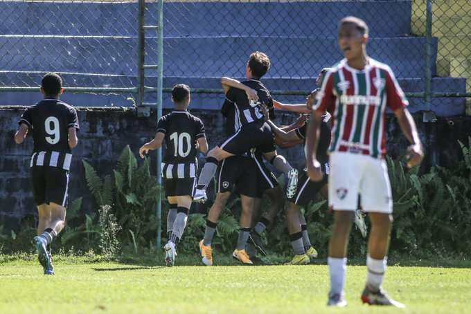 Im Vorteil! 🔥 Die Kinder von Fogão besiegten Fluminense im Hinspiel ...