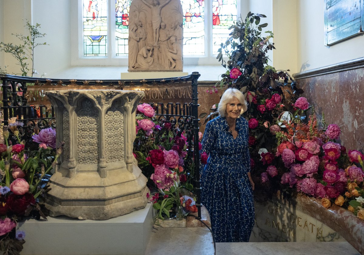 🌷🌼🌸 #BritishFlowersWeek

The Queen has taken a first-look at this year’s British Flowers Week exhibition at the Garden Museum, which champions British-grown flowers, sustainable floristry and the immense talent in floral design found across the country.