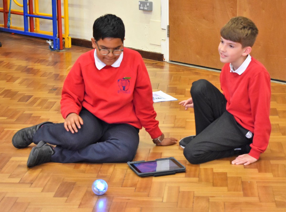 MarishTrust's tweet image. Year 6 students had an incredible time at the ingenious #computing 🤖 workshop! They learned so much and had a blast exploring the world of technology. Thank you @DigSchoolhouse for providing such a valuable experience! #STEMeducation #FutureTechPros