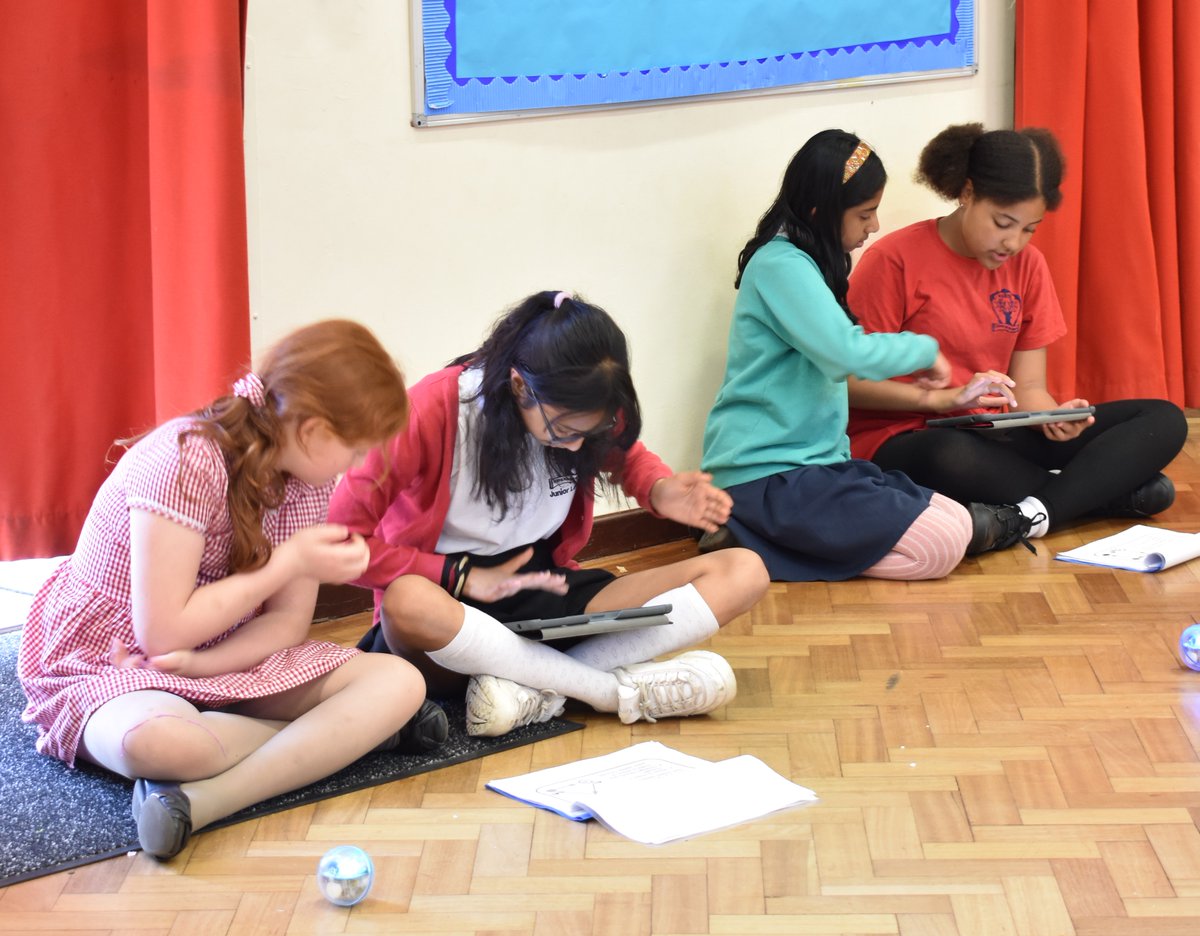 MarishTrust's tweet image. Year 6 students had an incredible time at the ingenious #computing 🤖 workshop! They learned so much and had a blast exploring the world of technology. Thank you @DigSchoolhouse for providing such a valuable experience! #STEMeducation #FutureTechPros