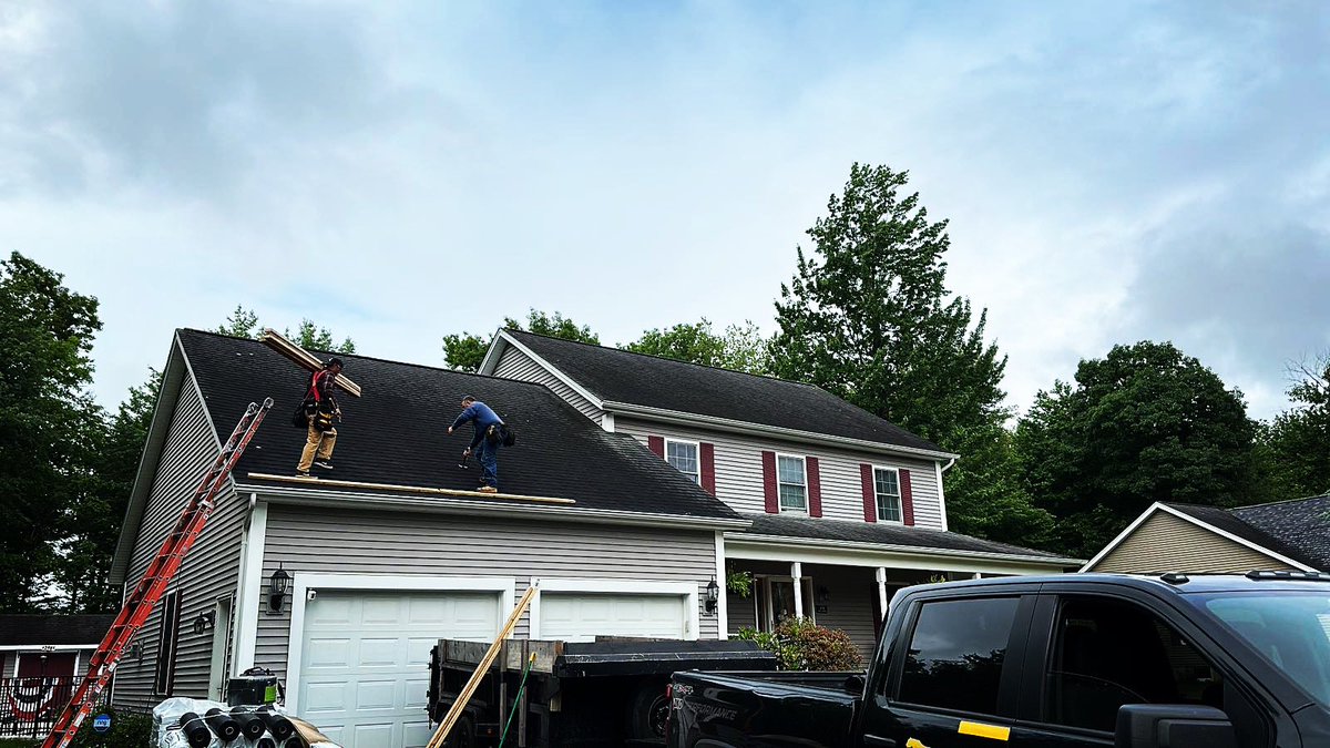 CatamountVT802's tweet image. Colchester Vermont another day another roof…