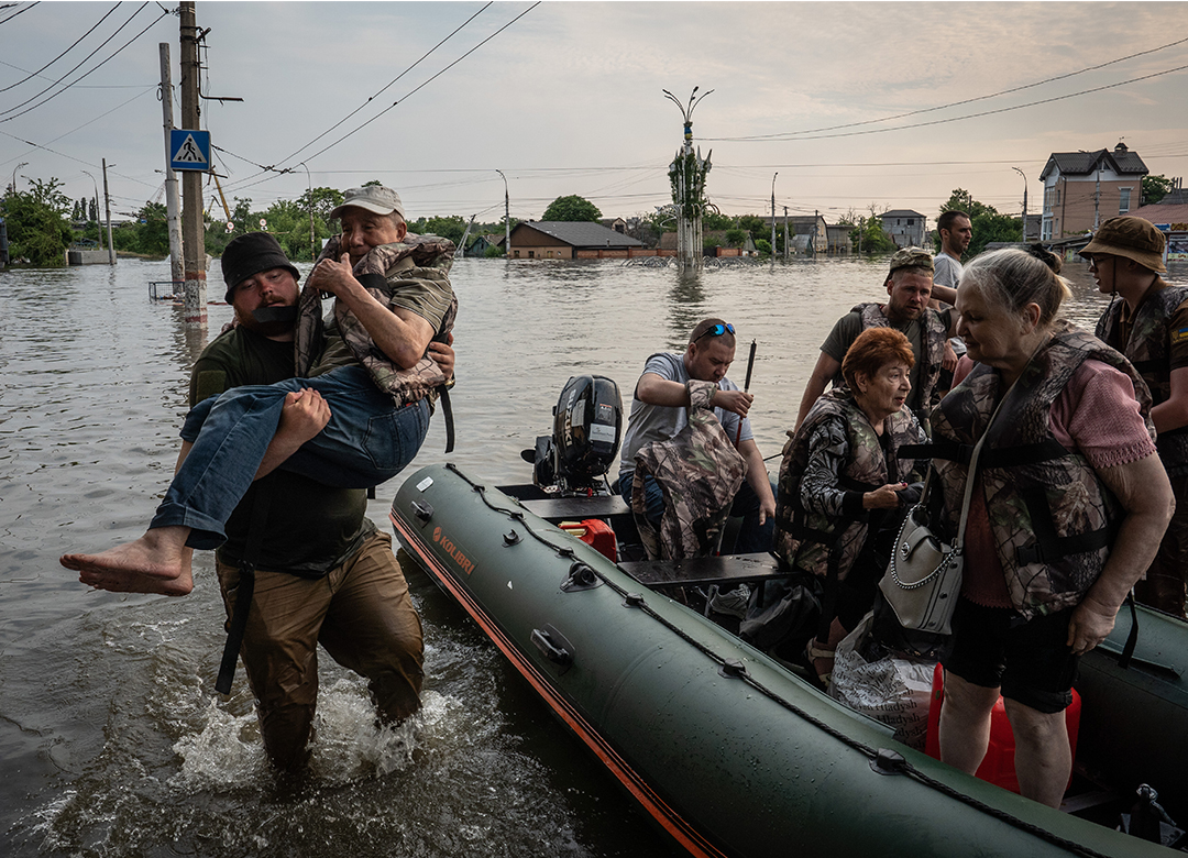 PJaracz's tweet photo. "Do you have any other place to live? - No" Answered elderly couple rescued from their sinking home.

Scenes from flooded #Kherson. Dam destruction caused immeasurable suffering of civilian population and an ecological catastrophe.

#херсон #warinukraine #ukraine #NovaKakhovka https://t.co/IVljVaj7tL