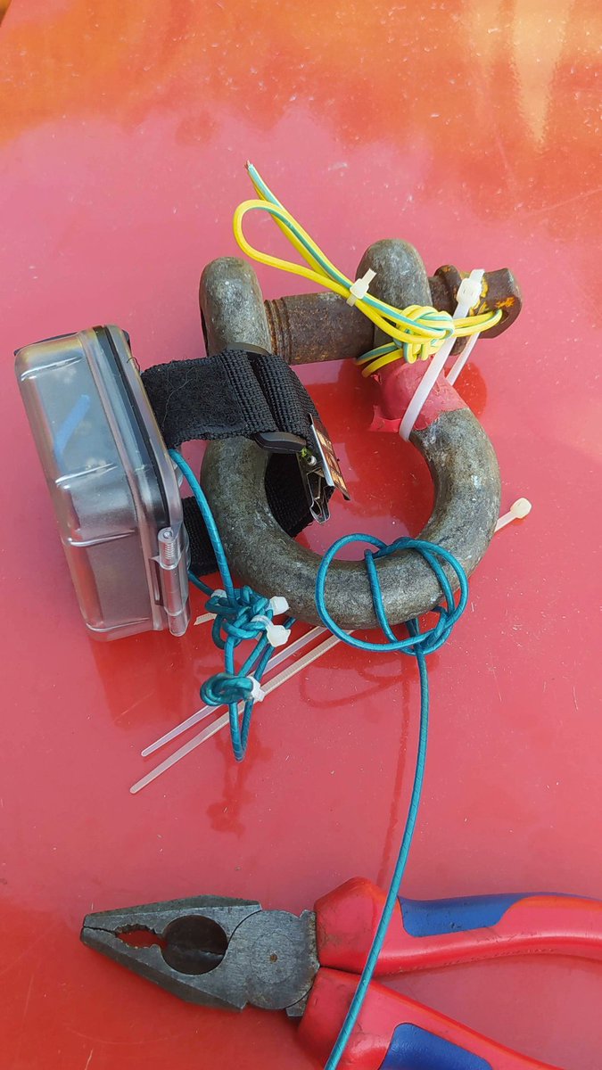 #DünyaOkyanusGünü #Burgazadası, #Kalpazankaya açıklarında #MarmaraDenizi 'ne #hidrofon - #sualtı #biyoakustik kayıt cihazı - yerleştirdik. 7 ve 9 Haziran 2023 arasında sualtın biyoçeşitliliğinin (duyma eşiğimiz dışındakiler dahil) sesini ve sualtı gürültüsünü kaydediyoruz.