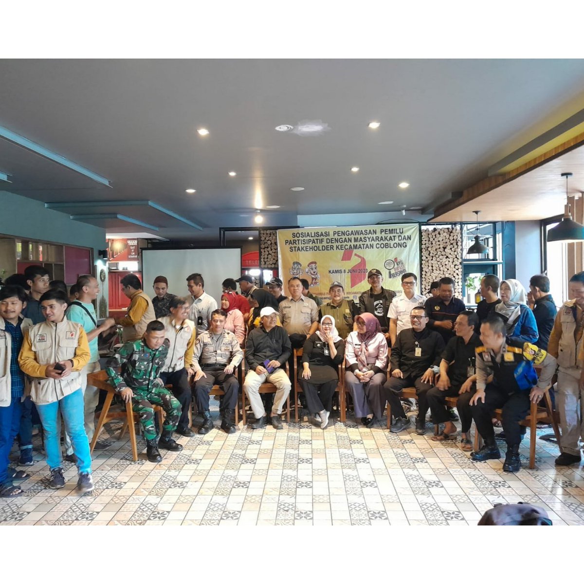 menghadiri Sosialisasi Pengawasan Pemilu Partisipatif dengan masyarakat dan Stakeholder Kec.Coblong.
Kamis, 8 Juni 2023
.
#BandungNuUrang
#coblongjitu