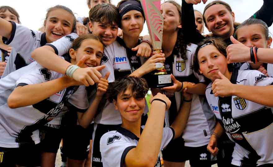 Il Parma Under 15 si aggiudica la Coppa Mongolfiera Women #calciodonne #under15 #ParmaCalcioFemminile #calciogiovanile #MartinaMalanca #CoppaMongolfieraWomen #CittàdiCollecchio tinyurl.com/23eqmwsd