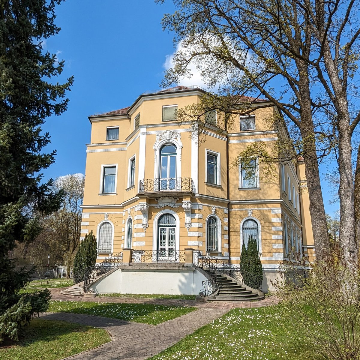 rumunix's tweet photo. ❗️Wir bestätige den Erhalt einer Note der Deutschen Seite über die Schließung von vier aus fünf der in Deutschland betriebenen #Generalkonsulat'e der Russischen Föderation.

#Russland https://t.co/LAFigv4dqt
