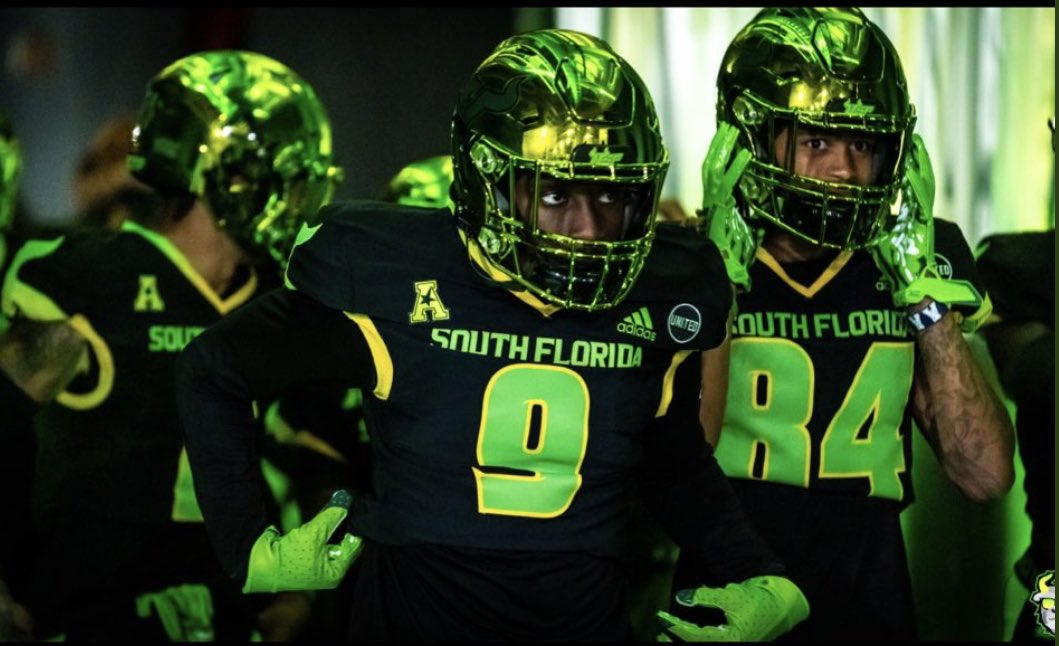 Theyluvlarry7's tweet image. SOUTH FLORIDA IM HERE! I can’t wait to show all the coaches what I got. #SessionOne #USFBulls 💚🤟🏿 @USFFootball @CoachGolesh @ToddOrlandoUSF @CoachBirkett @CoachStefon321 @Coach_Brown321 @larryblustein @Coach_BenderPb @pbhs_football @ZacharyEmeryFo1