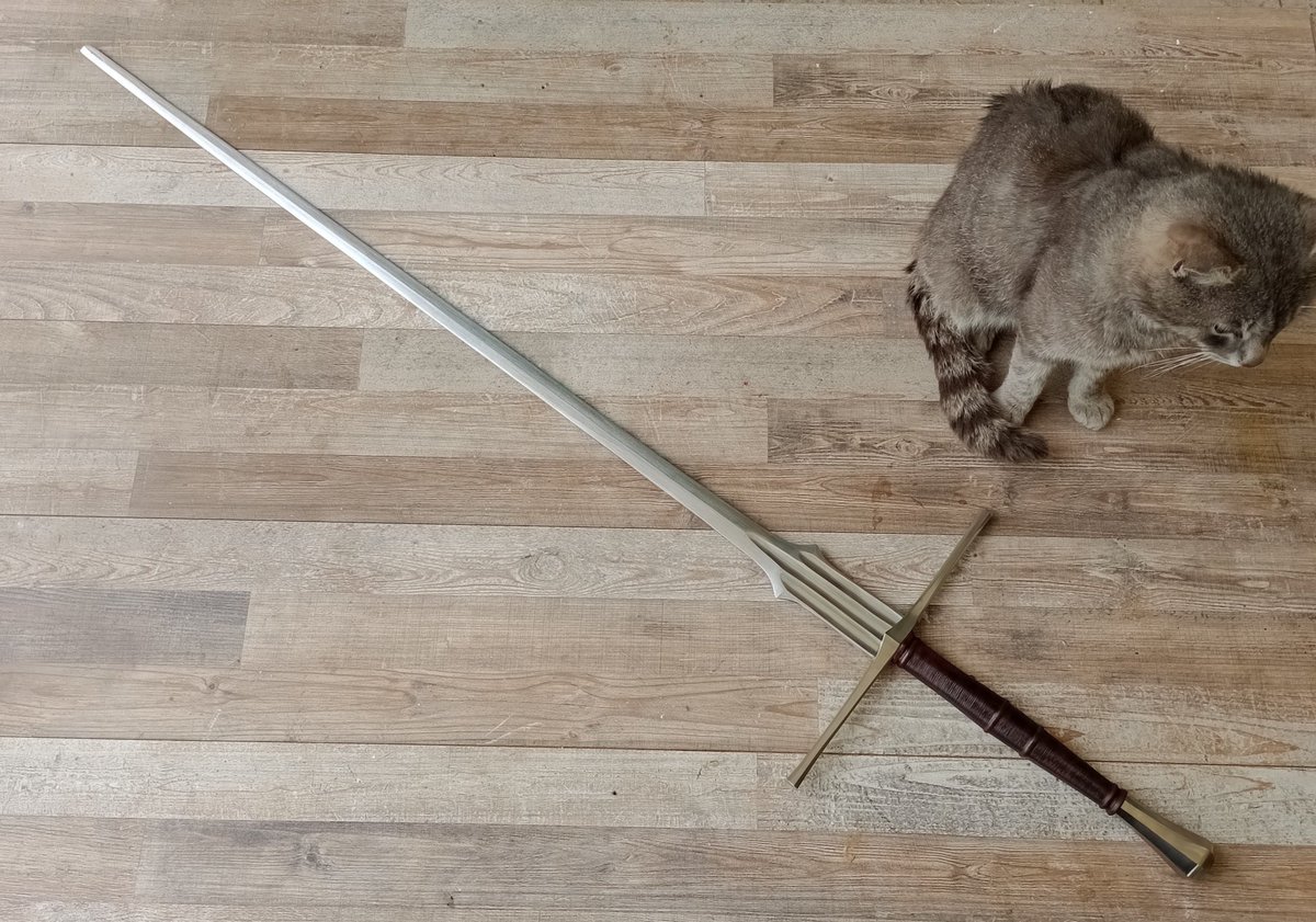 ArannReichhardt's tweet photo. So this sword that unexpectedly ended up without an owner is still unclaimed! If any of you is interested just send me a dm!
(Or help me find her a forever home by sharing it!) :D https://t.co/YzBrekfliW