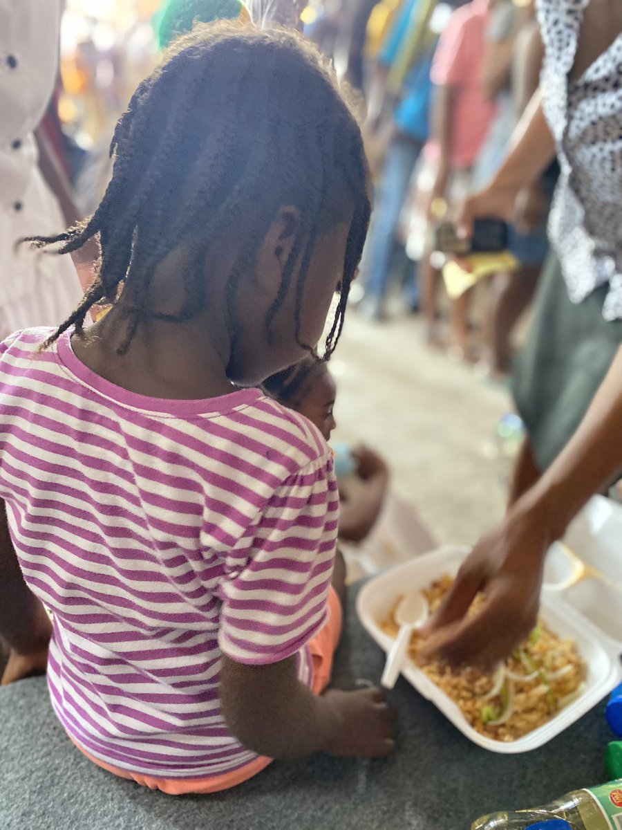 🌊 Response in action #Haitifloods 

In the West department, <a href="/WFP/">World Food Programme</a> is providing hot meals, ready-to-eat rations and dry rations to 47,965 people, many of whom were already  affected by gang violence. 

Distributions have already started and will continue for approx 15 days.