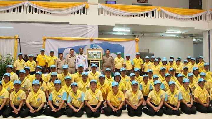 Thanawa81972532's tweet image. เรื่องหมาได้เงินเดือนด้วยไหม อันนี้ผมไม่รู้ครับ แต่ที่รู้ๆคือ มีคนบางกลุ่มลดศักดิ์ศรีตัวเองเพื่อเคารพหมา