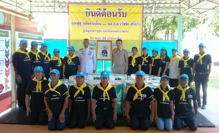 Thanawa81972532's tweet image. เรื่องหมาได้เงินเดือนด้วยไหม อันนี้ผมไม่รู้ครับ แต่ที่รู้ๆคือ มีคนบางกลุ่มลดศักดิ์ศรีตัวเองเพื่อเคารพหมา