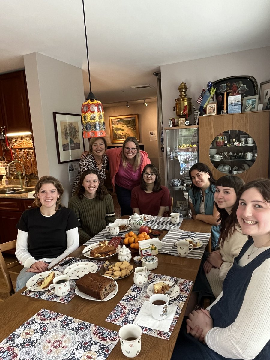 VisualStudiesNU's tweet image. Yesterday the Olesya and Jerry Koenig Gallery generously hosted students in ARTH3000 Design and Propaganda in their home/art gallery in Cambridge. There was art, discussion and cake!
