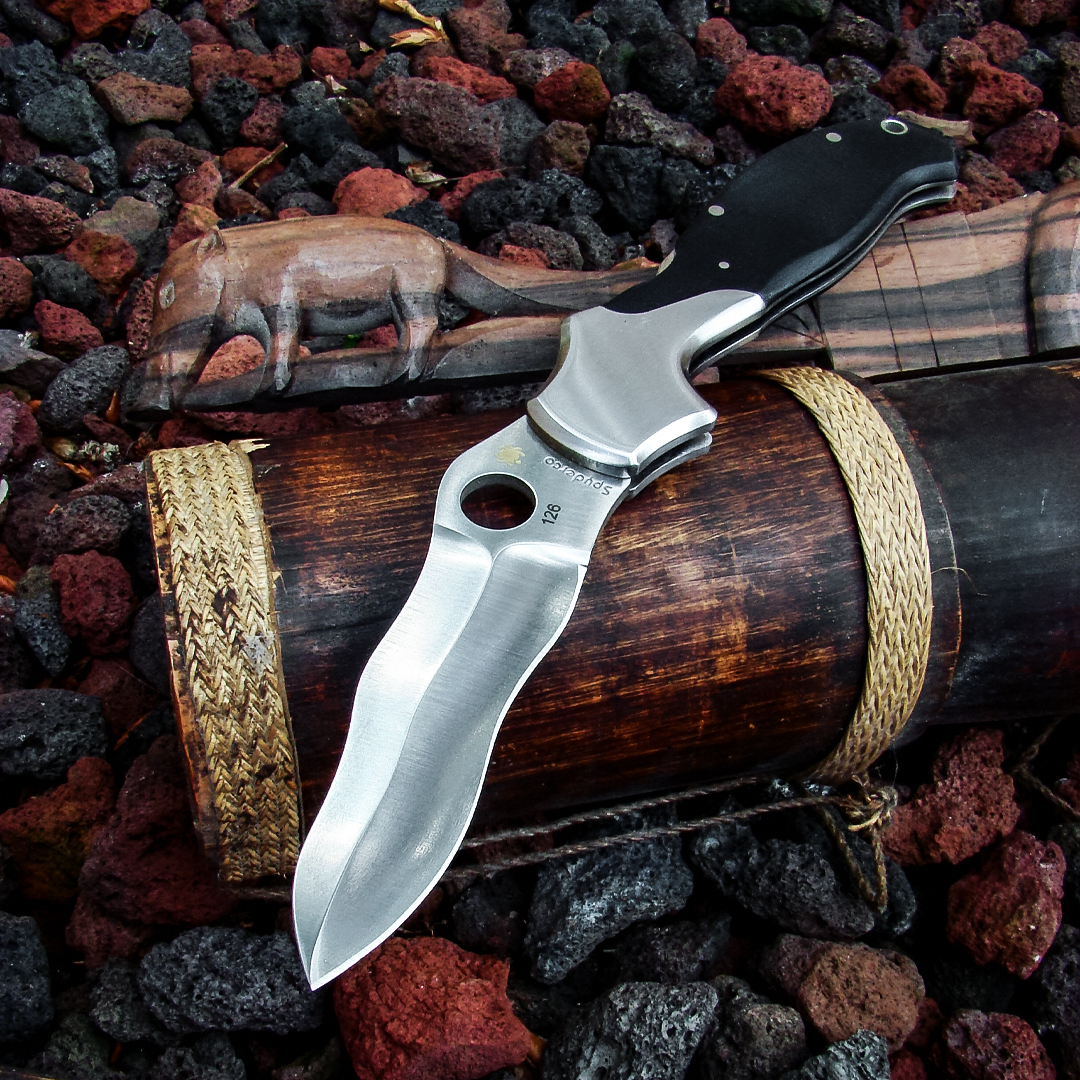 SpydercoKnives's tweet photo. The Spyderco Kris was designed by renowned knifemaker Ed Schempp and was one of the classiest members of our Ethnic Series. What is your favorite Ed Schempp design?
#SpydercoKnives #Kris #EdSchempp #TBT https://t.co/MhZ9yeVr8n