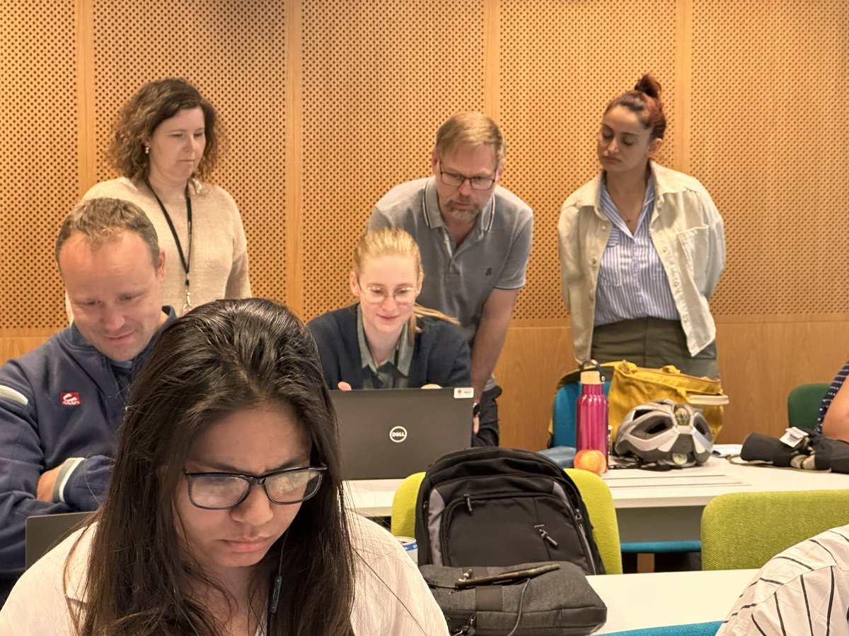 Ending the day with @olle_terenius and help of @UppsalaUniLib teaching our participants how to work on @Wikipedia With 18 @UU_University departments represented in the course, there will be so much new knowledge shared after they are done! #SciCommUU23