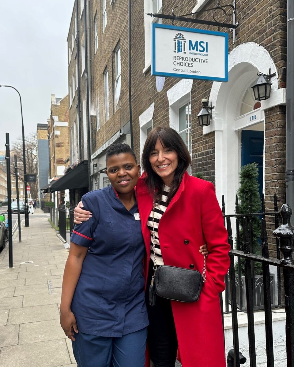 Tonight at 9:00pm, @Channel4 will be airing a brand-new documentary 'Davina McCall's Pill Revolution' featuring one of MSI UK's contraception nurses Simphiwe Sesane. 

Tune in via the link below: channel4.com/programmes/dav…

#C4DavinaPill #Contraception