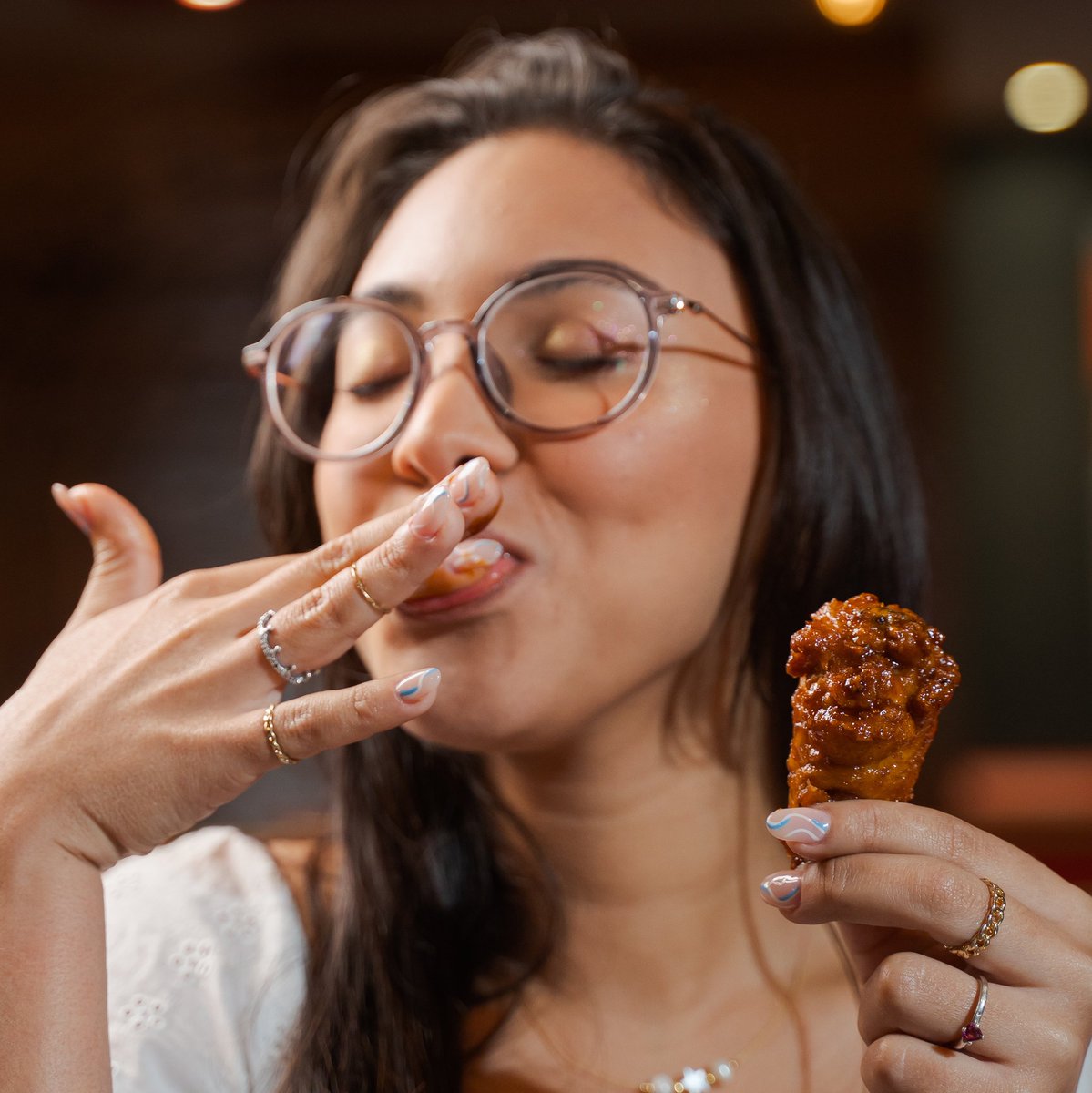 wingstreetrd's tweet photo. Nuestras alitas están para chuparse los dedos😅

Ordena para Delivery al ☎️809.620.2020 o vía @pedidosya_do 

Disponibles en Pizza Hut:
📍 Naco [Av. Tiradentes]
📍 Núñez de Cáceres
📍 Bella Vista
📍 BlueMall PuntaCana.

#WingStreet #WingStreetRD #PizzaHutRD https://t.co/TpolCuIulh