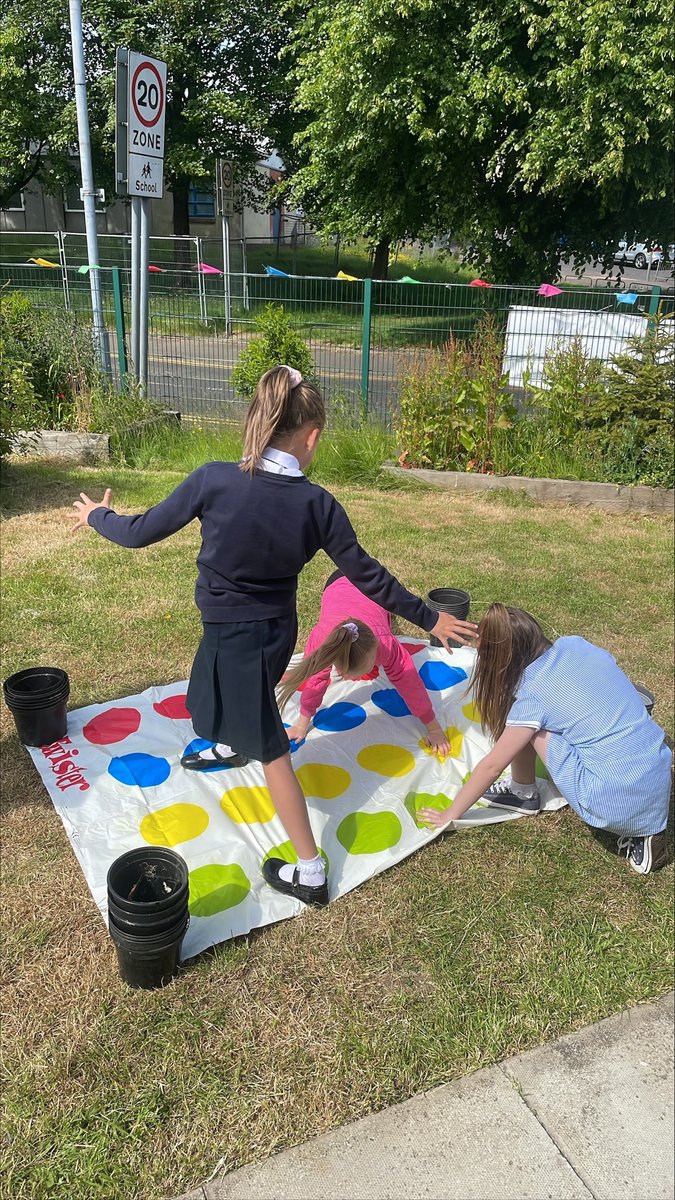 Y Learn It club today: The girls played twister for the first time and were loving it. Who says you can't have fun while learning #youthwork @ysortit @WDCouncil @YouthScotland