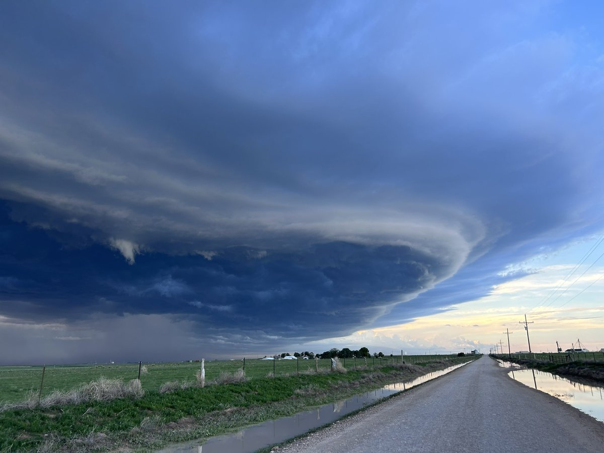 ERAU_Chase's tweet photo. Chasing after the storm east of Dalhart TX yesterday evening. https://t.co/KRQ0tGwCjU