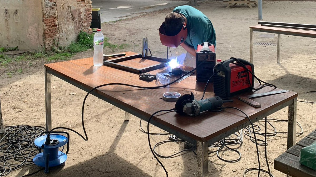 Vols saber el resultat final de tot el curs #EnResidència?

Vine a l'activació del "cacharro" mòbil, la conclusió de la recerca dels alumnes i les artistes Elena Blesa i <a href="/todoporlapraxis/">Todo por la praxis</a> per fer una intervenció pública al barri de la Barceloneta.

🗓️Dl 12/6
17h
📍 <a href="/INSJoanSalvat/">INS Joan Salvat i Papasseit</a>