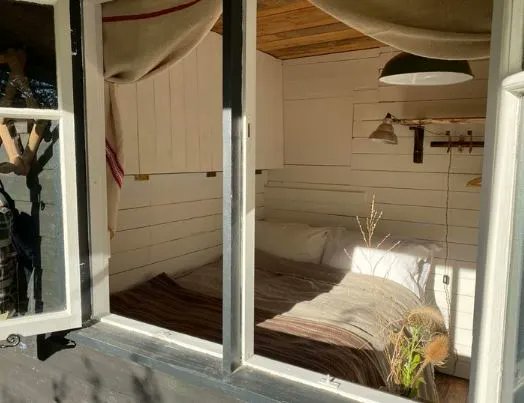 Abberley Glamping offers luxurious glamping facilities in a secluded location. If your in need of some off-grid quality time with your loved one then this is the perfect place for you.
🛏Sleeps 1-2
theholidaycottages.co.uk/worcestershire…
#coupleretreat #romanticgetaway #offgridliving #offgrid