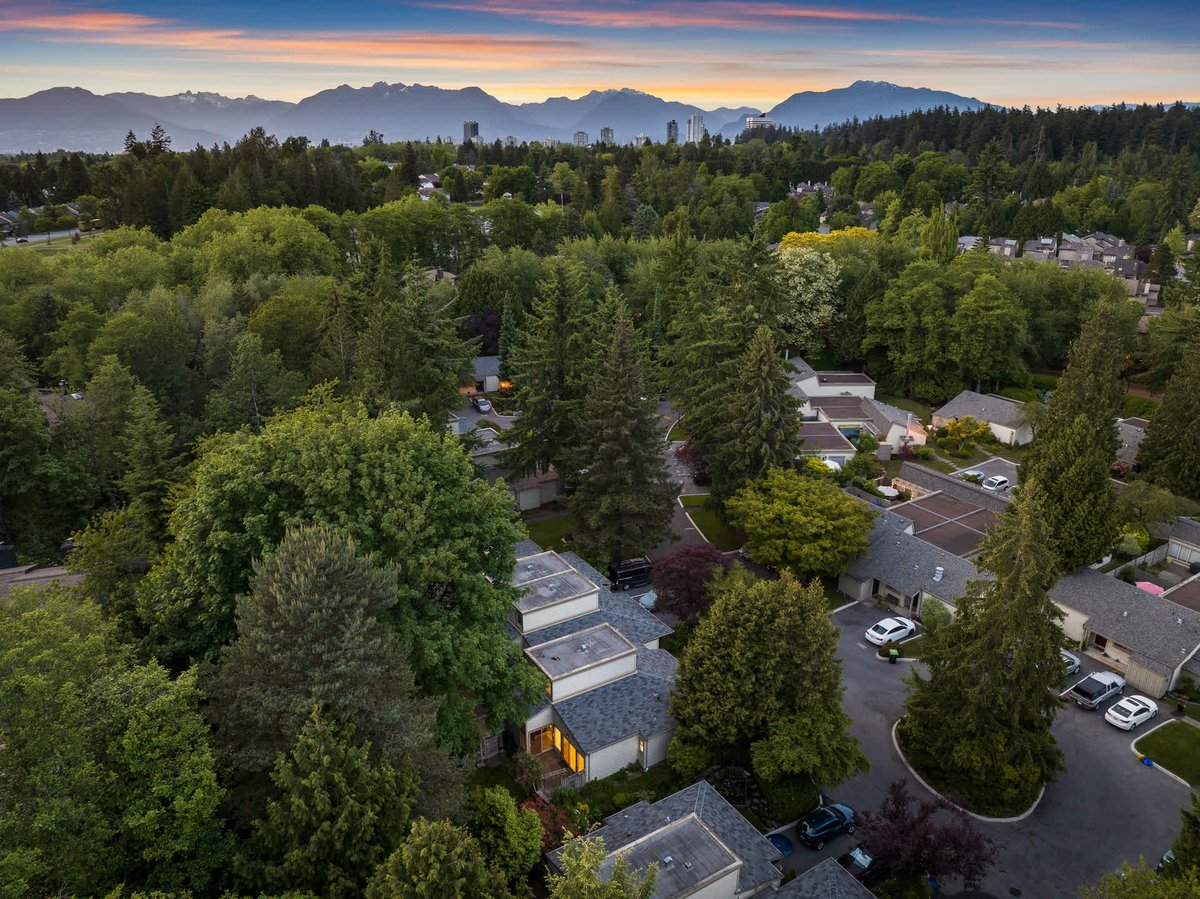 Vancouver, BC
#housedesign #realestate #realestatelife #realestatephotography #vancouverrealestate #realtor  #mdl #sunset #marketing #hdr #photographer #hdrphotography #photography #realtorlife #killarney #champlainheights