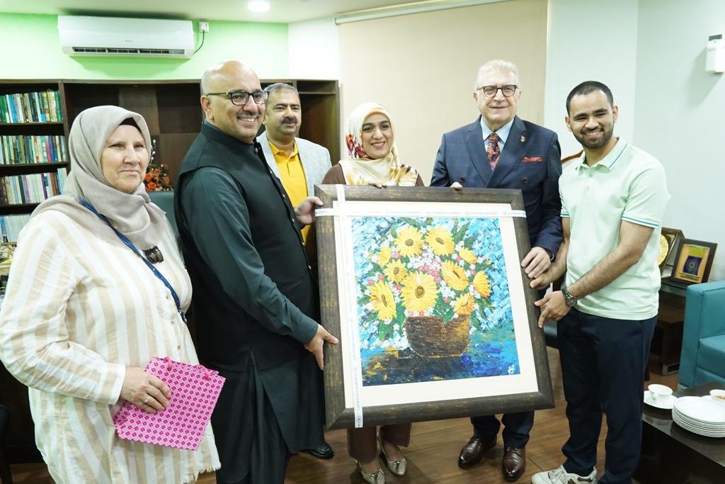 drmaydin's tweet photo. Lahor/Pakistan;
Superior Üniversitesi
Çok teşekkür ediyorum.

⁦@bilkolejleri⁩ 
⁦@csuedutr⁩ 
⁦@IAUKampus⁩ https://t.co/ERVD1LQ0XZ