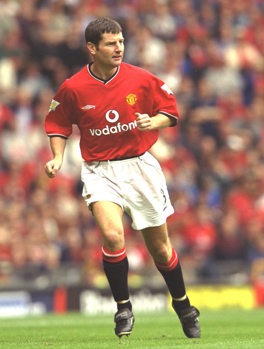 DHLManUtd's tweet photo. Let's take a look at Denis Irwin's player profile:
 
Position: Defender
Appearances: 529
Goals: 33
Debut: v Liverpool, 1990
 
 Is Denis Irwin the best @ManUtd full-back of all-time? 
 
 #MUFC https://t.co/KgFguFbWJT