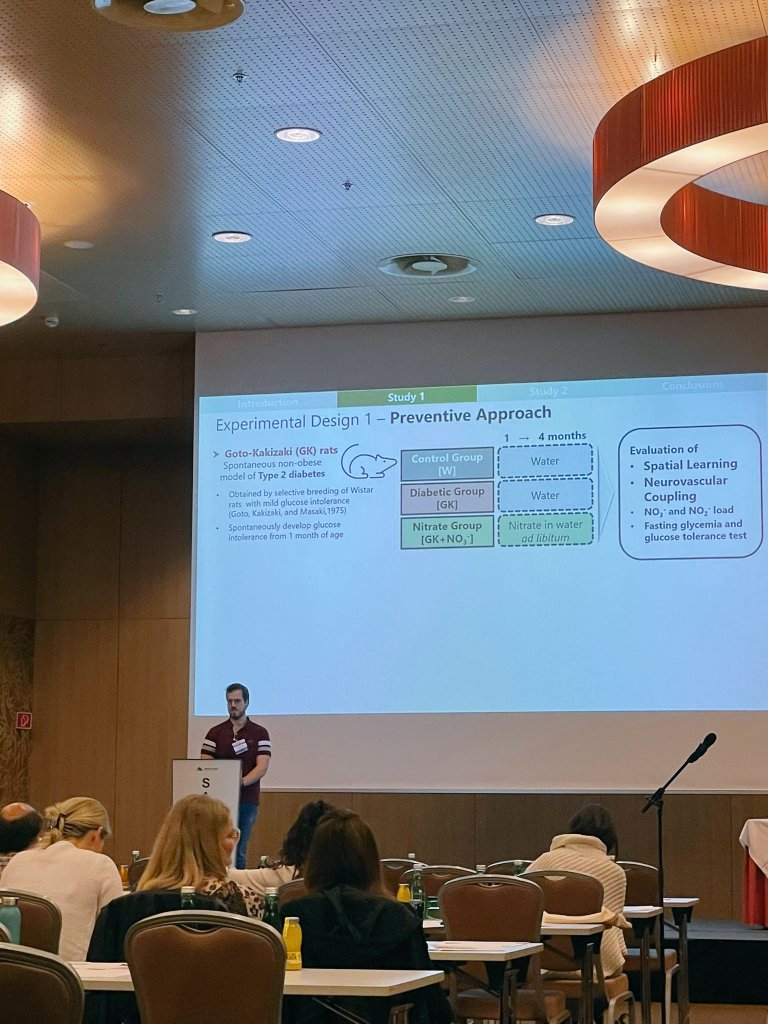 João Gonçalves (@jomsgon) on Twitter photo Just presented my PhD work at the Annual Meeting of <a href="/SFRR_Europe/">Europe-SFRR</a>
It was an honor to share the stage with such remarkable scientists and colleagues.
Remember to nourish your body and eat your greens! 🥦💚 🧠
Special thanks to my supervisors <a href="/CatiafLourenco/">CatiaF.Lourenço</a> and <a href="/JooLaranjinha1/">João Laranjinha</a> Just presented my PhD work at the Annual Meeting of <a href="/SFRR_Europe/">Europe-SFRR</a>
It was an honor to share the stage with such remarkable scientists and colleagues.
Remember to nourish your body and eat your greens! 🥦💚 🧠
Special thanks to my supervisors <a href="/CatiafLourenco/">CatiaF.Lourenço</a> and <a href="/JooLaranjinha1/">João Laranjinha</a>