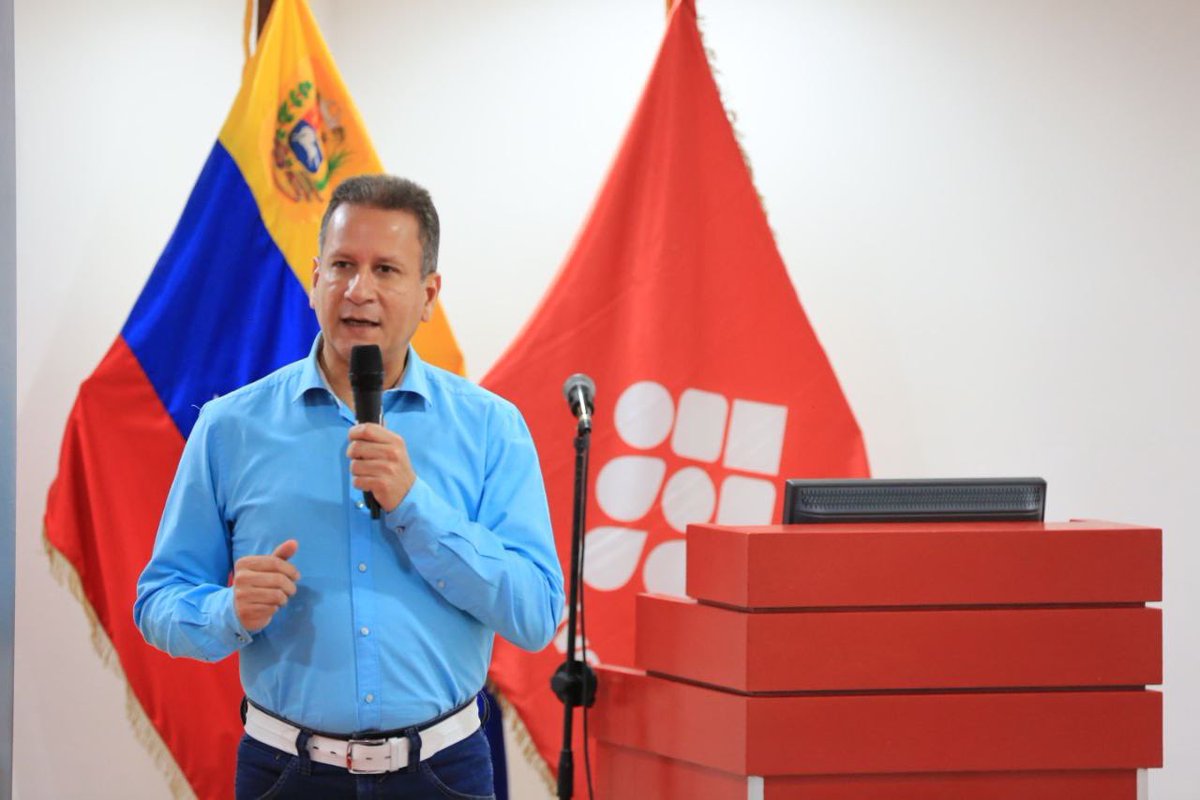 Inicia la actividad socio-política "La vigencia del pensamiento ético del legado histórico del Comandante Eterno Hugo Rafael Chávez Frías" dirigida por quien fuese su edecán personal de servicio, G/D <a href="/pechecaldera/">GD Pedro J. Caldera Pérez</a>. 

#QueSeaHumanaLaHumanidad 

<a href="/NicolasMaduro/">Nicolás Maduro</a> 
<a href="/TellecheaRuiz/">Rafael Tellechea</a>