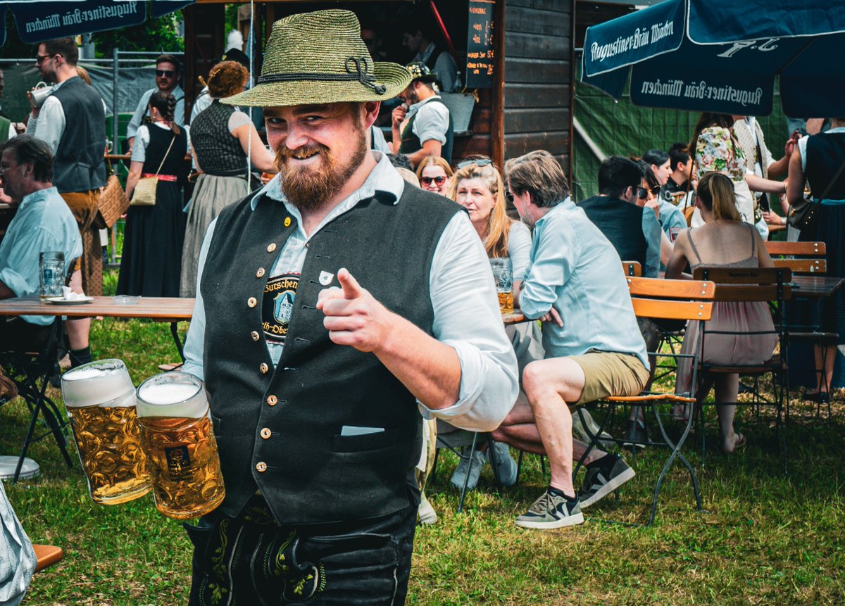 Leider heute nicht viel los, auf dem Dorffest. Es geht noch bis Sonntag. Am Wochenende steppt dann der Bär, versprochen! So richtig mit Partyband und Eskalation... dann zieh ich erneut los, Kamera immer bereit - versprochen. 📸 #grünwald #dorffest