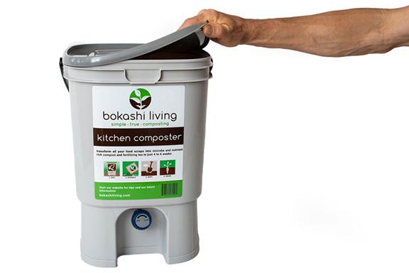 Bokashi composting works by fermentation, an anaerobic process in a closed bucket. Microbes break down food scraps. There's no unpleasant smell &amp; it can be done indoors. If you want to #compost but have only a small space, try #bokashi! <a href="/bokashiliving/">bokashi living</a>
conta.cc/3WTZzJF