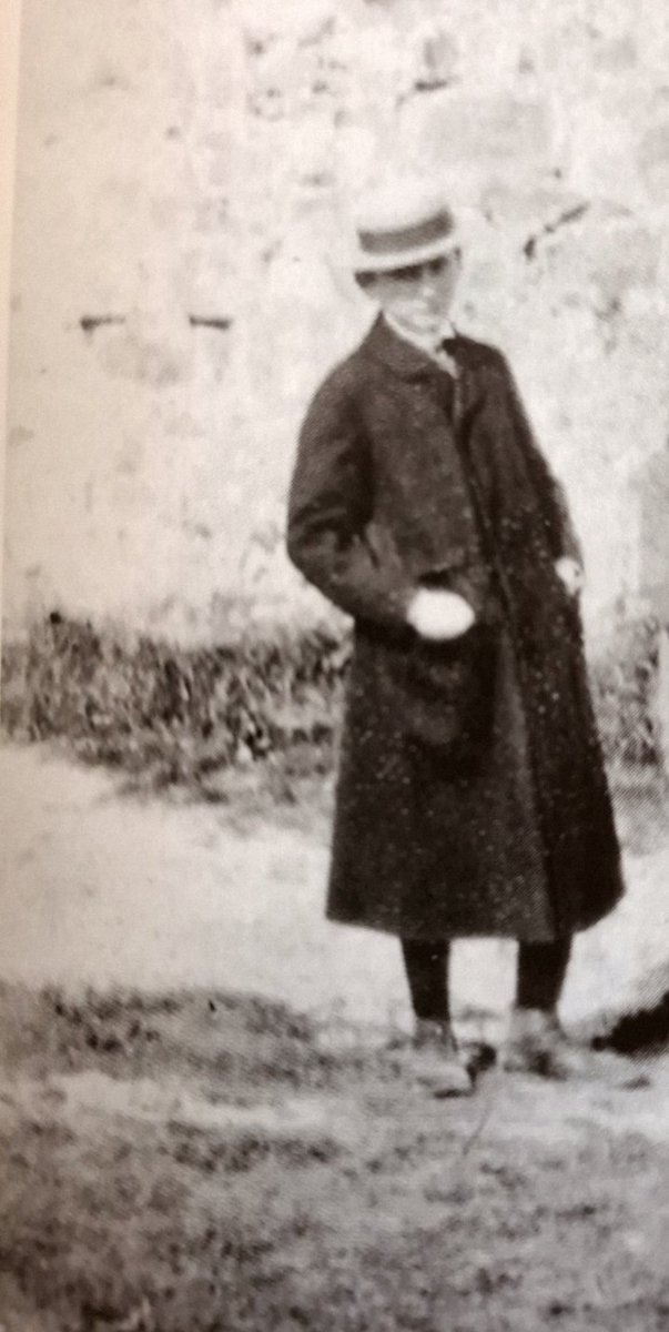 AmschelKavka's tweet image. A posing Franz Kafka on vacation.