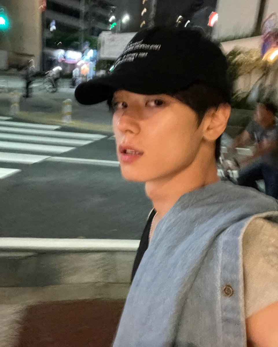 THEBOYZ_INSTA's tweet image. [주연] 선선한 거리