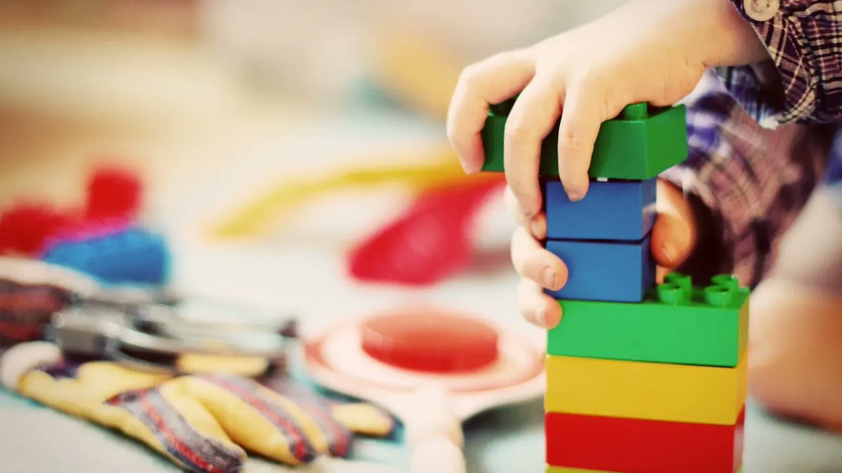 early play tweet media