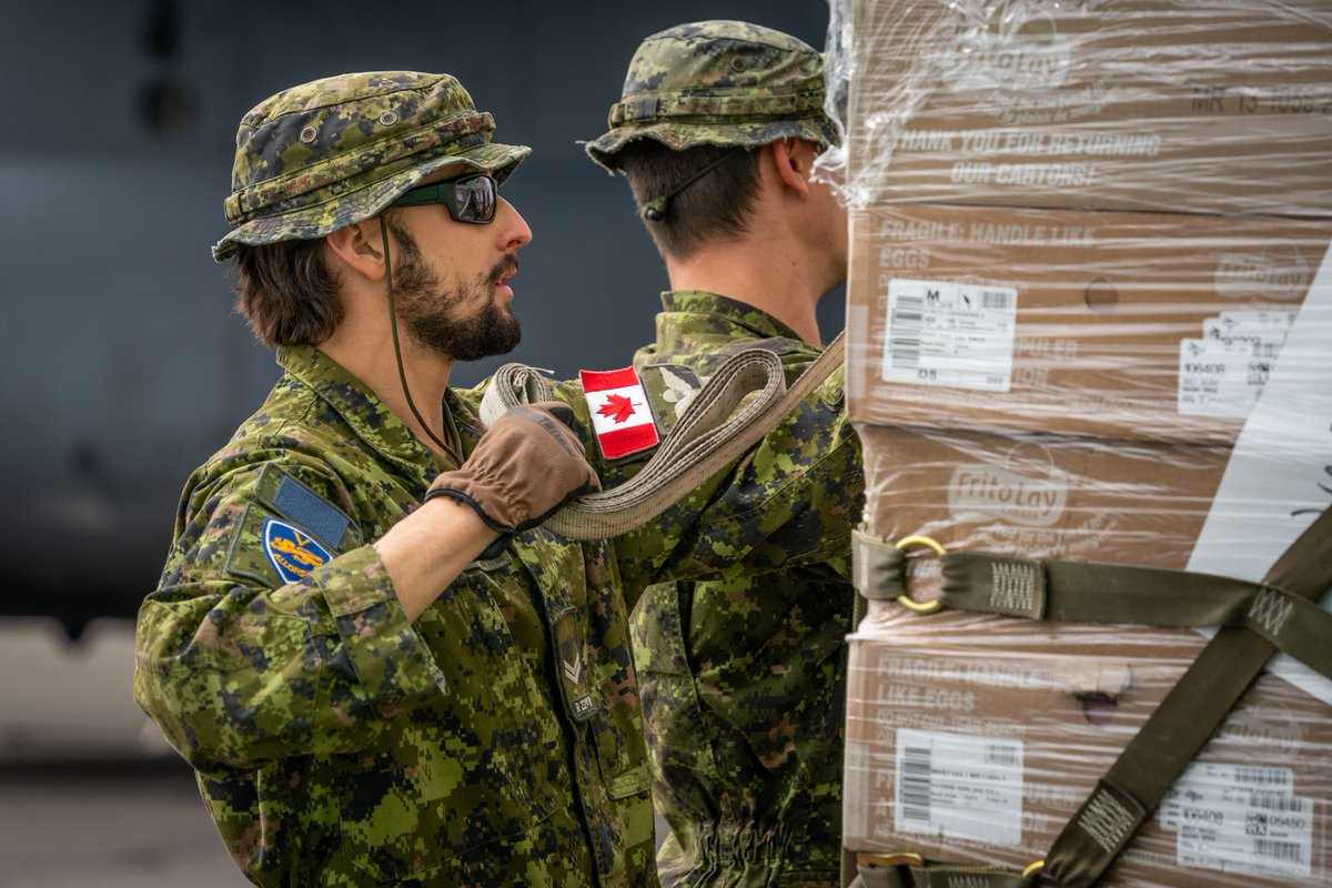 CanadianArmy tweet picture