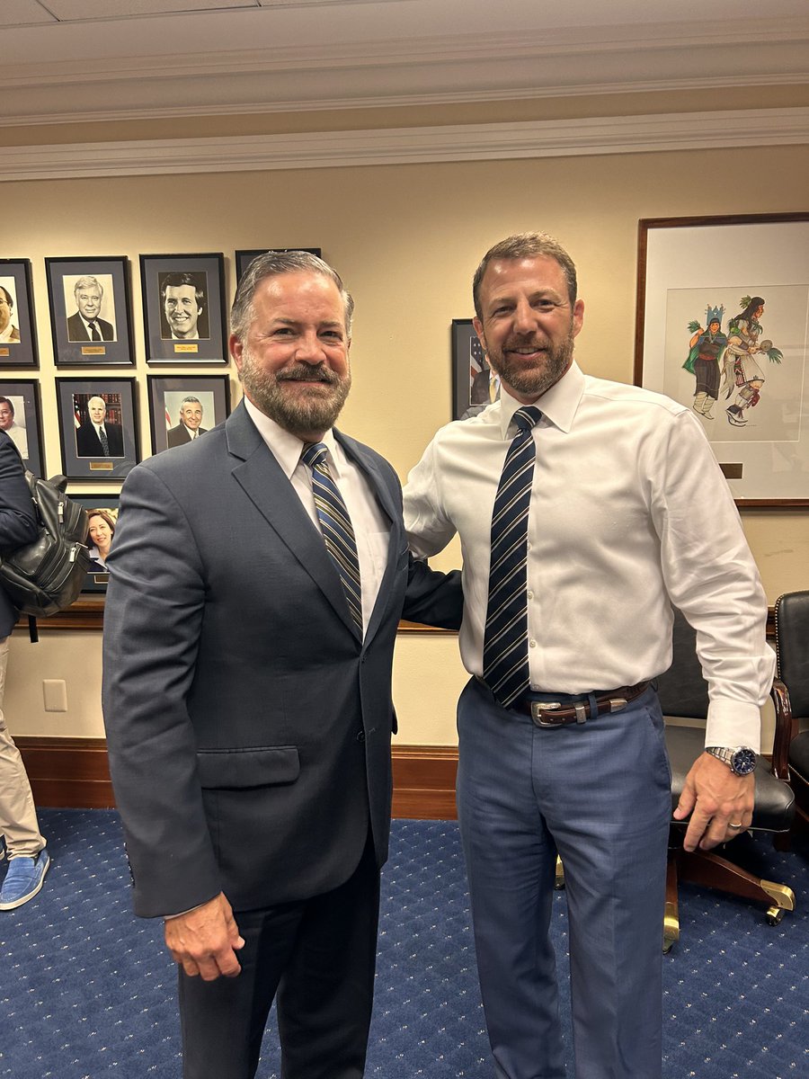 IntlPaperGR's tweet image. International Paper is a force on Capitol Hill! IP Gov’t Relations had the pleasure of hosting CEO Mark Sutton, along w/ dedicated members of the IP-PAC Board of Directors for an annual fly-in. Special thanks to the legislative offices who met w/ us. #ProudToBeIP