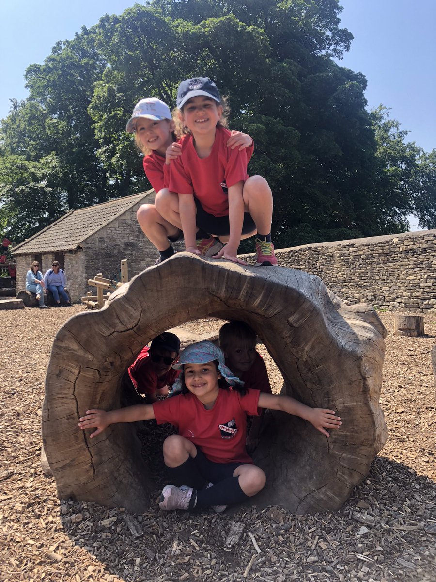 MonktonYear1's tweet photo. Some snaps of Year 1 @NTDyrhamPark on Expedition day! @MonktonTrip https://t.co/KOcNY6PTlm