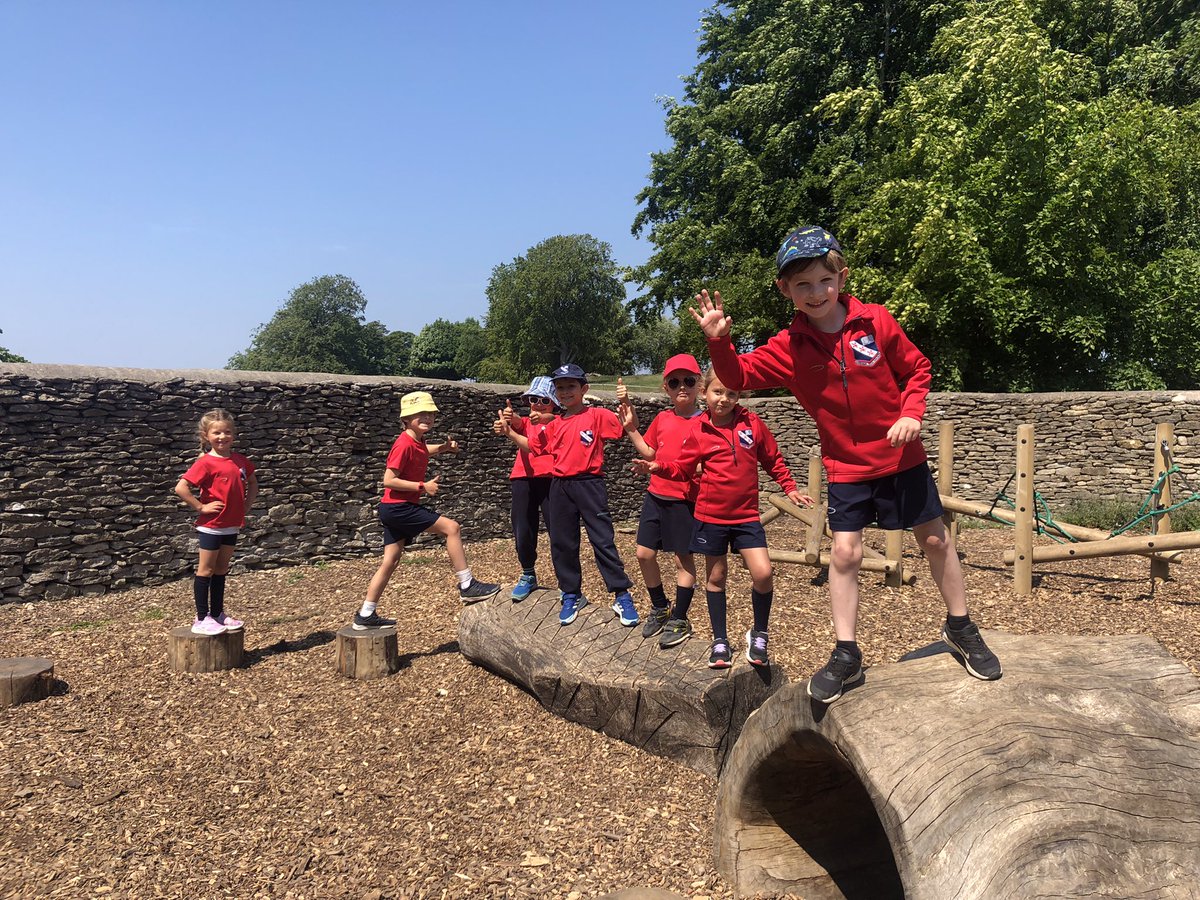 MonktonYear1's tweet photo. Some snaps of Year 1 @NTDyrhamPark on Expedition day! @MonktonTrip https://t.co/KOcNY6PTlm