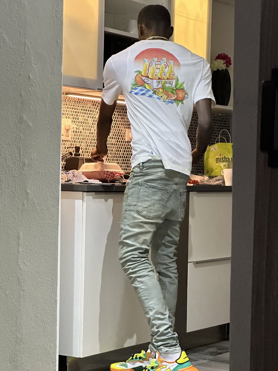 LeekPaperChasin's tweet photo. I don’t scam I jam 💯 , enjoying the fruits of my labor 💯🏖️🌴#BlessedForAnotherYear https://t.co/RvqubsNlEu