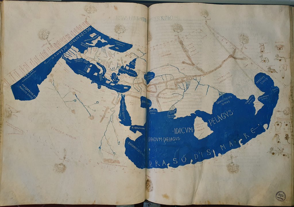 bcm_girolamini's tweet photo. Il manoscritto #miniato della <Cosmographia> di #Tolomeo contiene 27 carte geografiche con mari e #OceaniMW dipinti in #blu. Qui vi proponiamo il #planisfero con la mappa del #mondo così come era conosciuto al tempo di Tolomeo 🌍 #MuseumWeek2023 #OceansMW #WorldOceansDay https://t.co/RQtx81wjj1