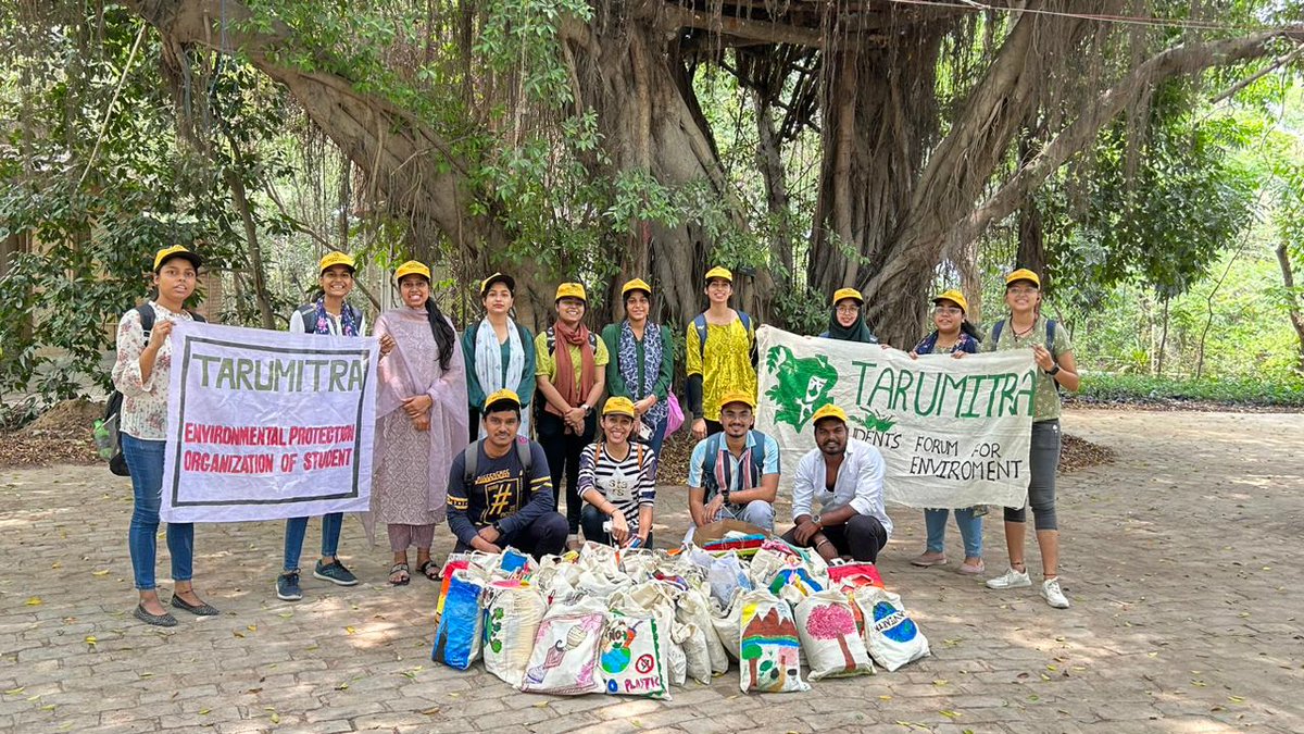 itsourturn2lead's tweet photo. On the occasion of World Environment Day, interns and volunteers of Tarumitra made and distributed paper bags. 

#WorldEnvironmentDay2023 
#BeatPlasticPollution https://t.co/518UsVzsnN