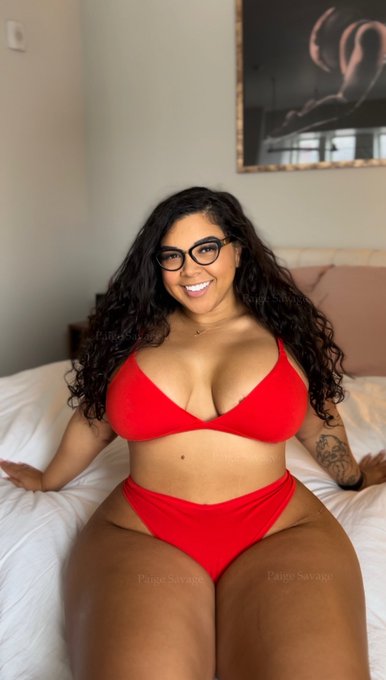 thighs like honey, thick and sweet 🍯 https://t.co/ut7Phv5Qw4