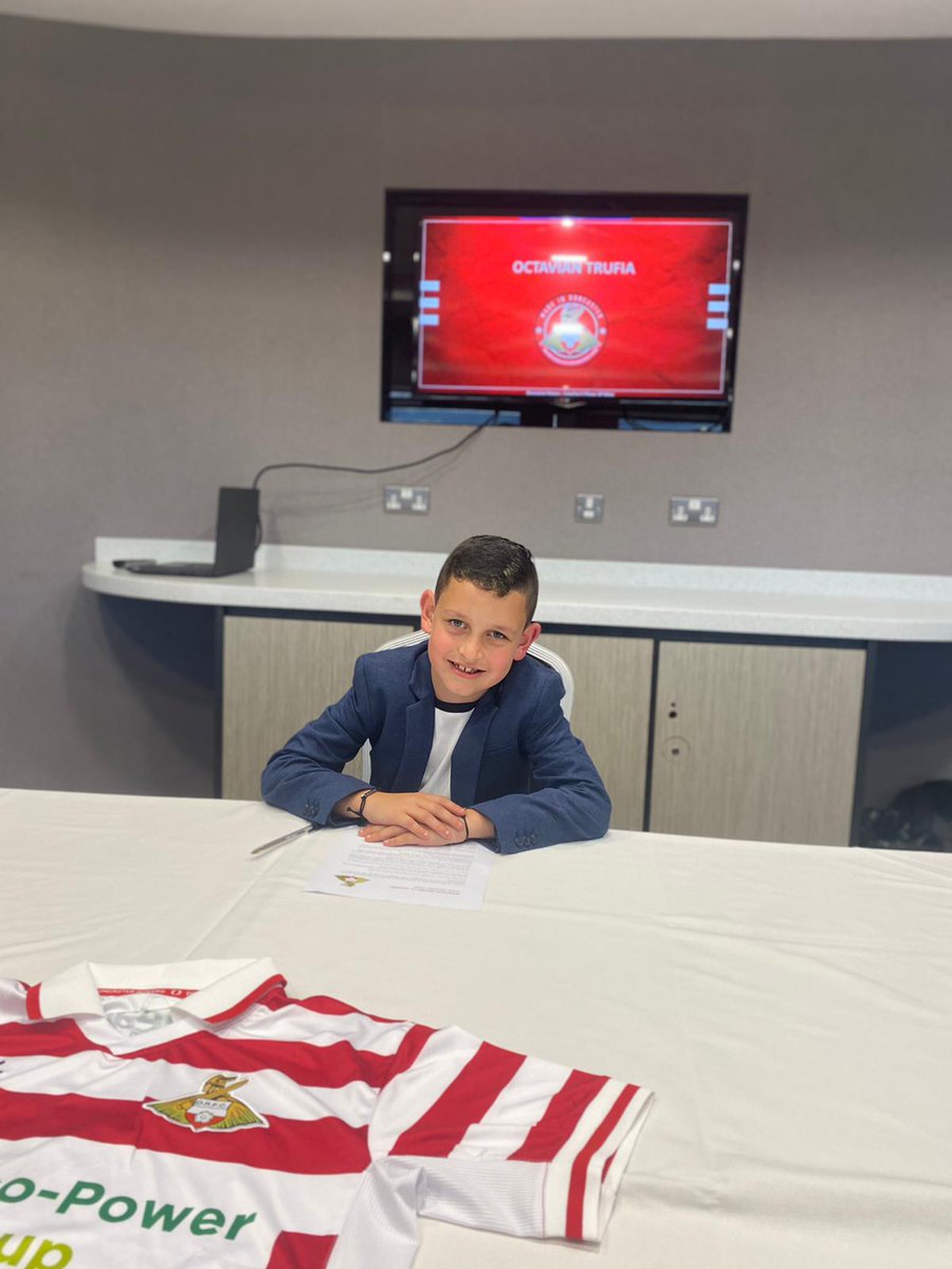 MTrufia's tweet photo. @AstreaPromise very proud of my son ,good luck in the future! @EnglandFootball @MrsLWalkerPE1 @AstreaSheff_PE  @astreaacademies ⚽️⚽️⚽️⚽️⚽️🤝👍👌 https://t.co/b2j4T5E8zj